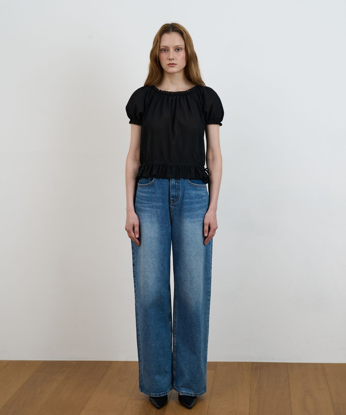 드헤베(DEHEVE) Frill Puff Crop Blouse [Black]