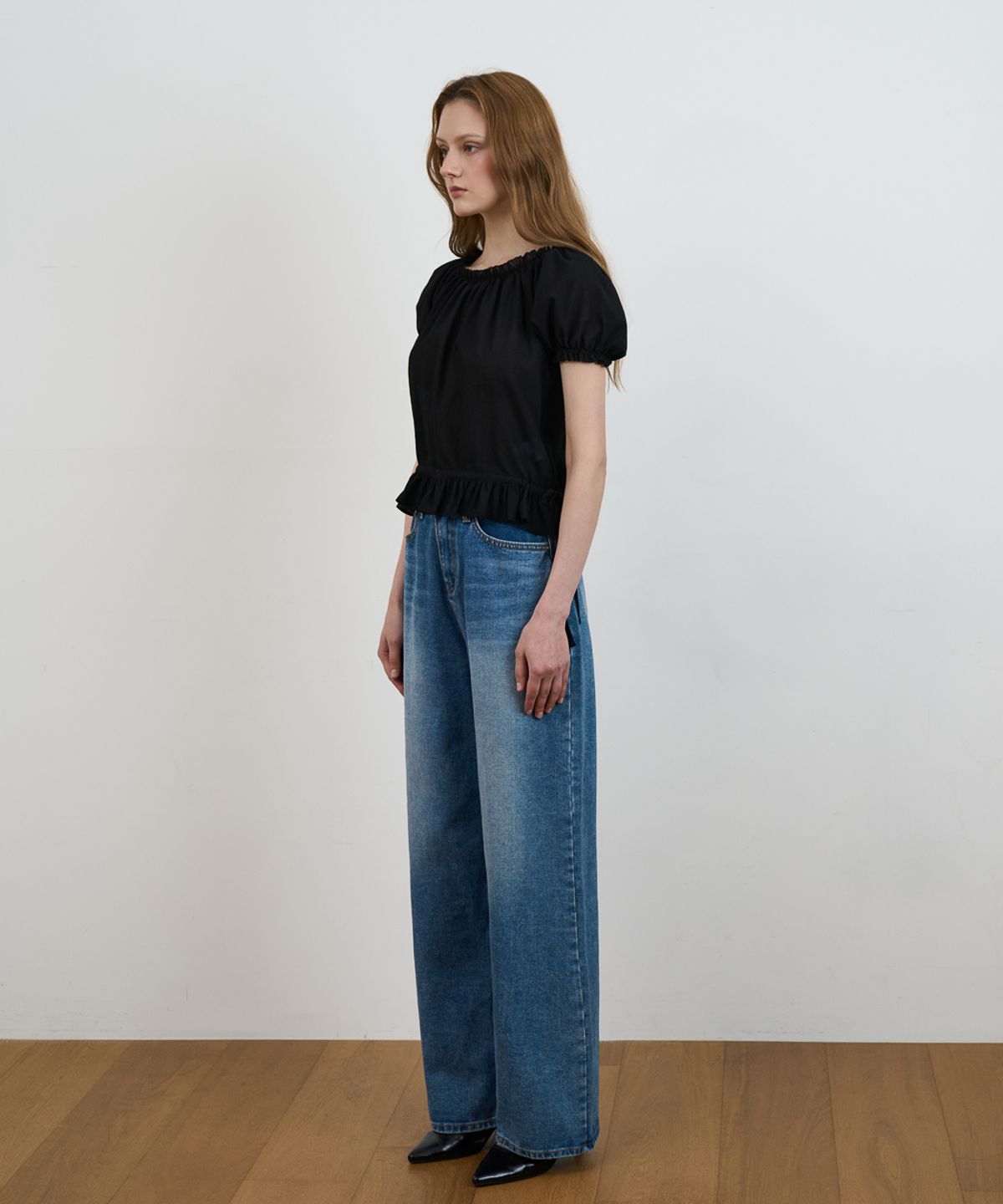 드헤베(DEHEVE) Frill Puff Crop Blouse [Black]