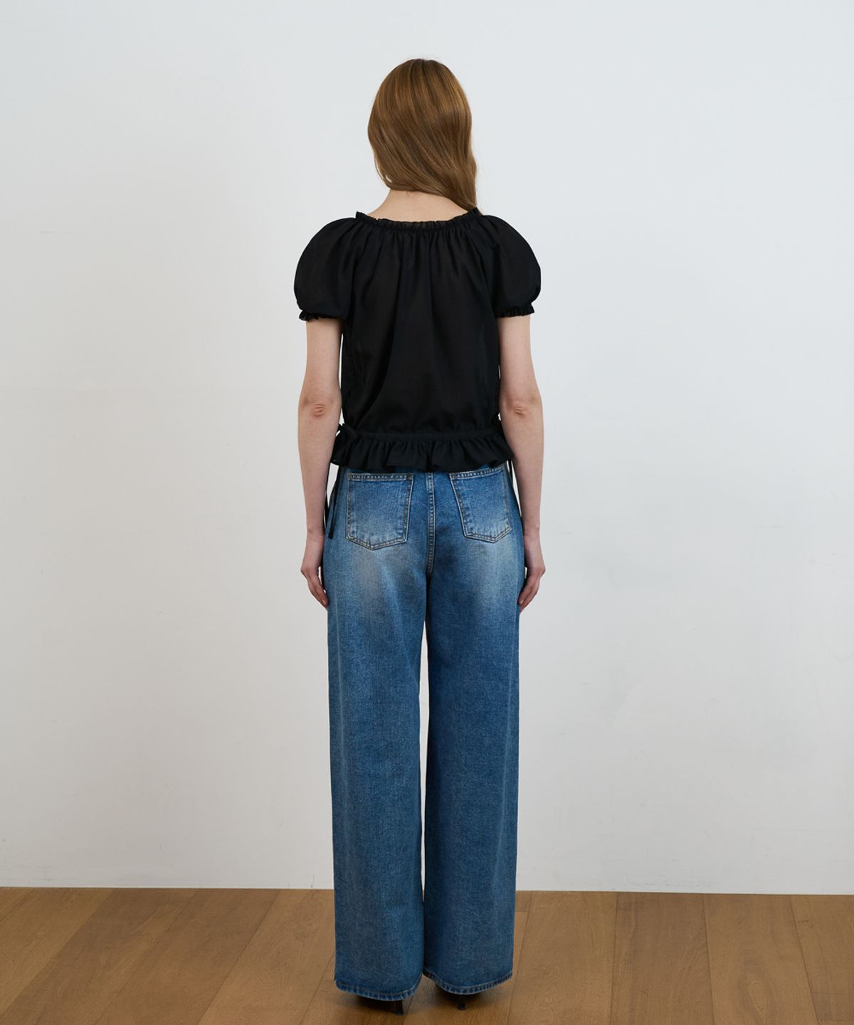 드헤베(DEHEVE) Frill Puff Crop Blouse [Black]