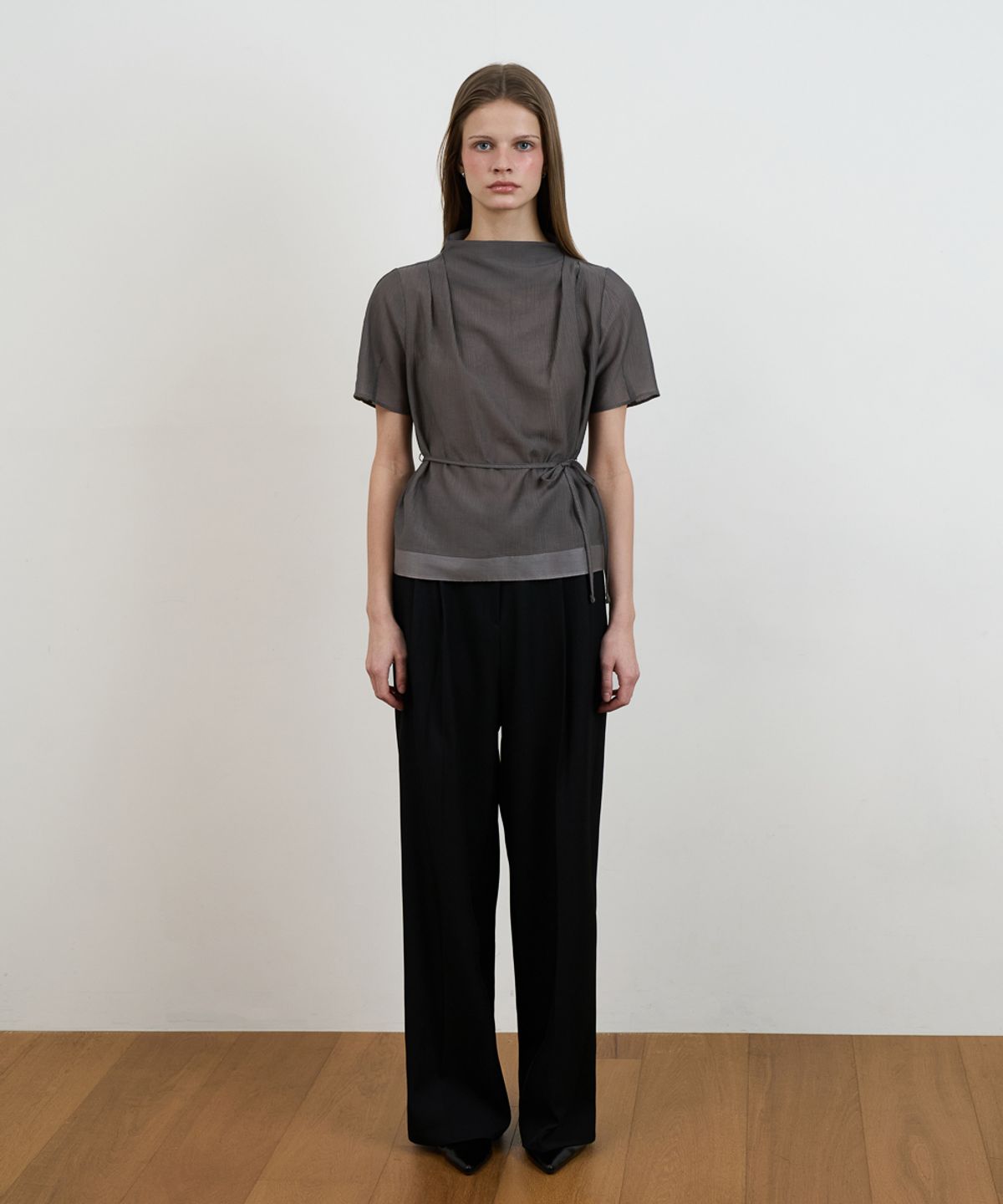 드헤베(DEHEVE) Drape Strap Blouse [Charcoal]