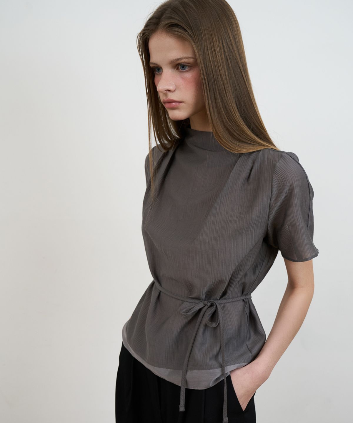 드헤베(DEHEVE) Drape Strap Blouse [Charcoal]