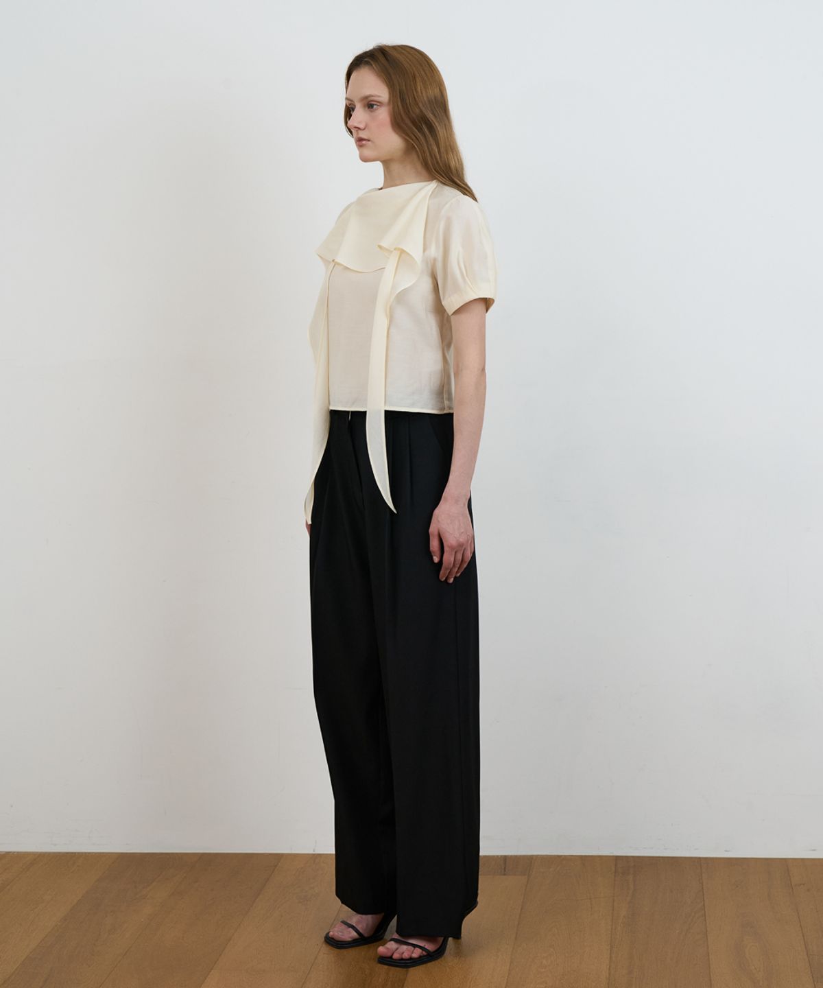 드헤베(DEHEVE) Cowl Neck Scarf Blouse [Butter]
