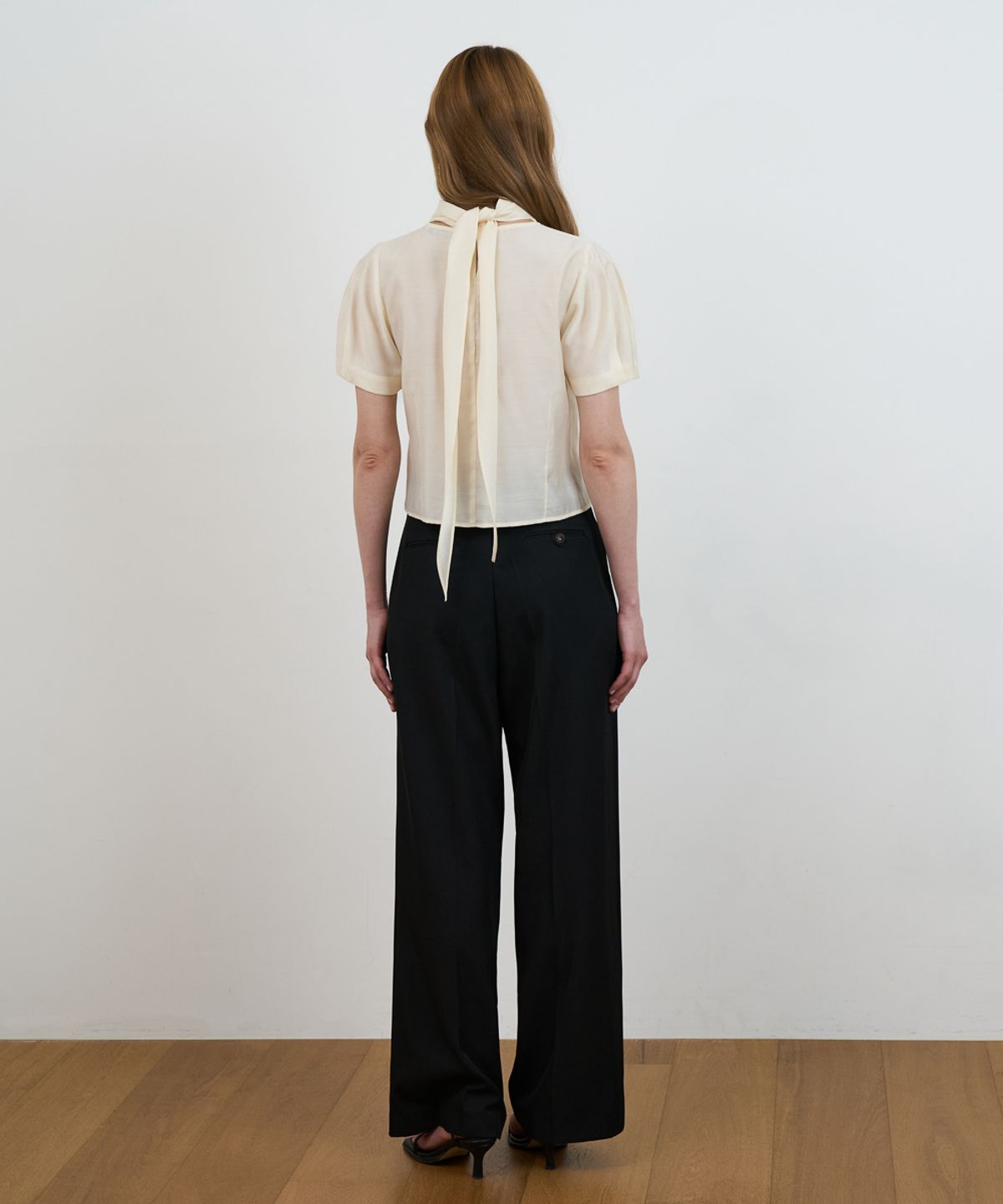 드헤베(DEHEVE) Cowl Neck Scarf Blouse [Butter]