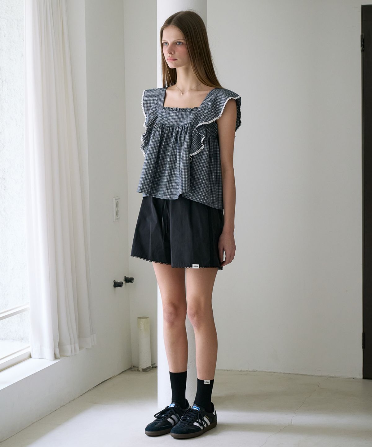 드헤베(DEHEVE) Check Ruffle Blouse [Navy]
