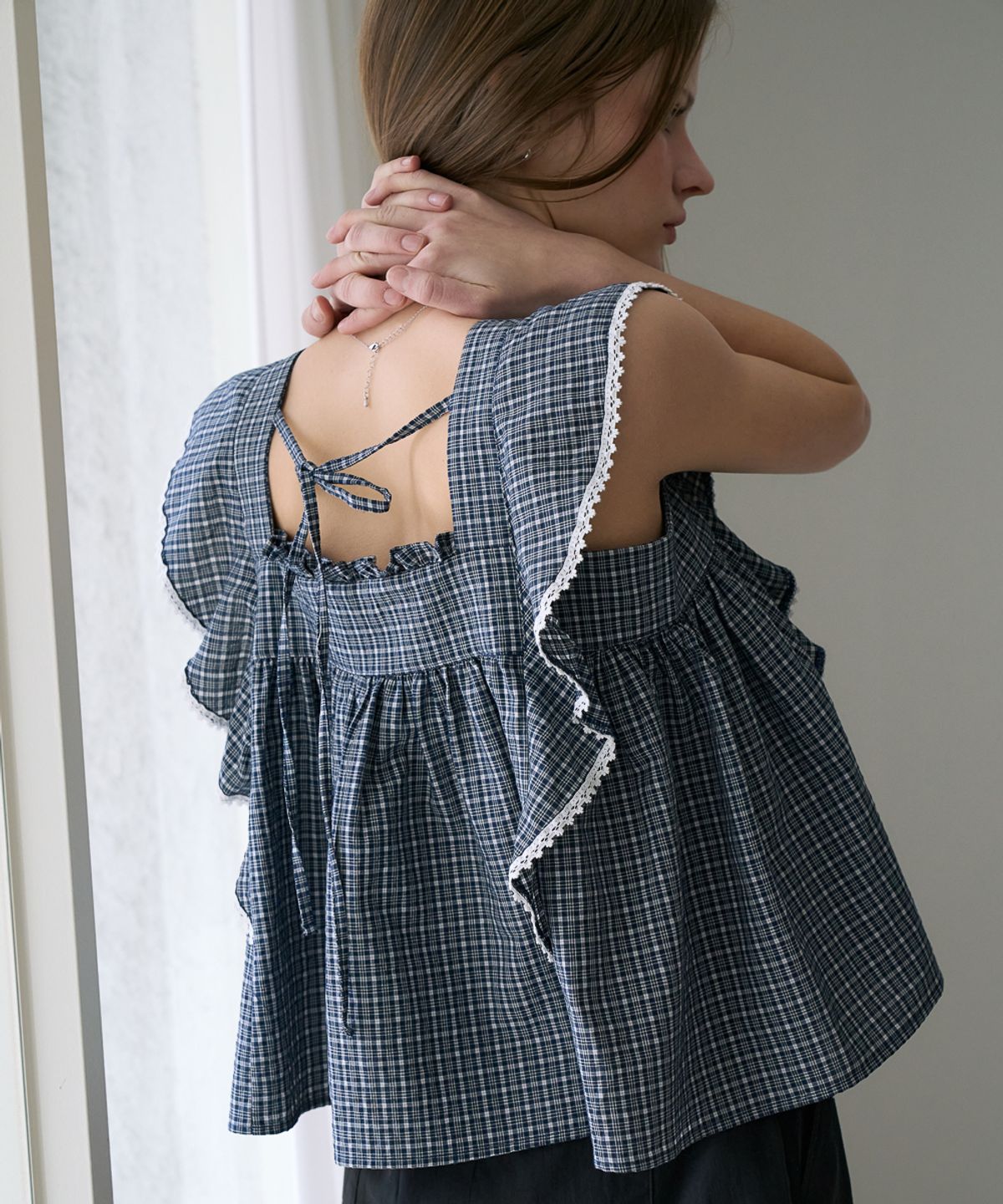 드헤베(DEHEVE) Check Ruffle Blouse [Navy]