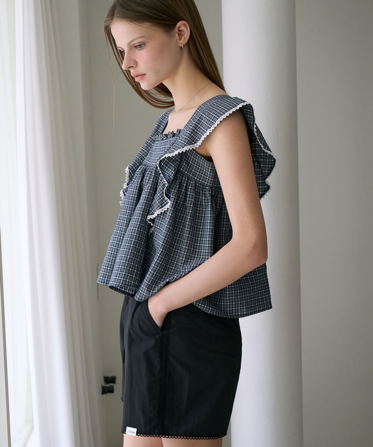 드헤베(DEHEVE) Check Ruffle Blouse [Navy]