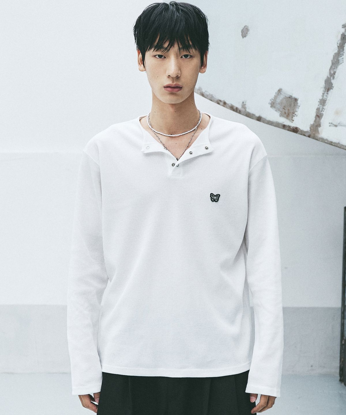 닉앤니콜(NICK&NICOLE) SNAP HENLEY NECK T-SHIRT_WHITE