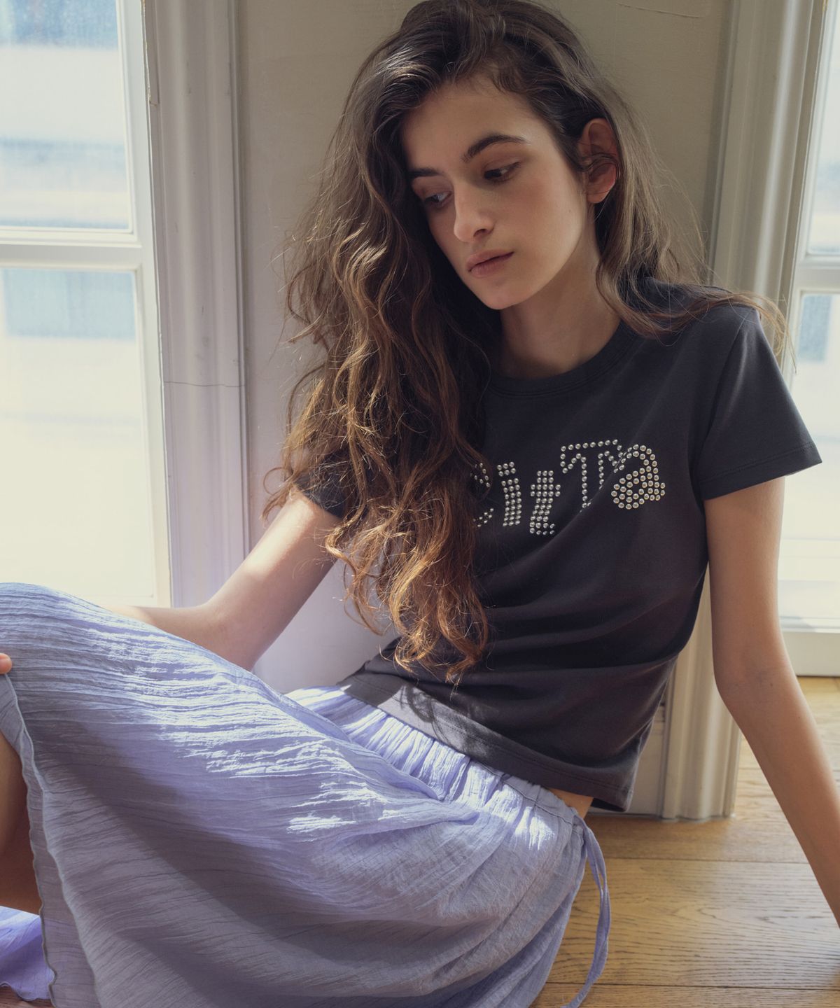 씨타(CITTA) Signature Stud Logo Slim Fit T-shirt_CTT3025(Charcoal)