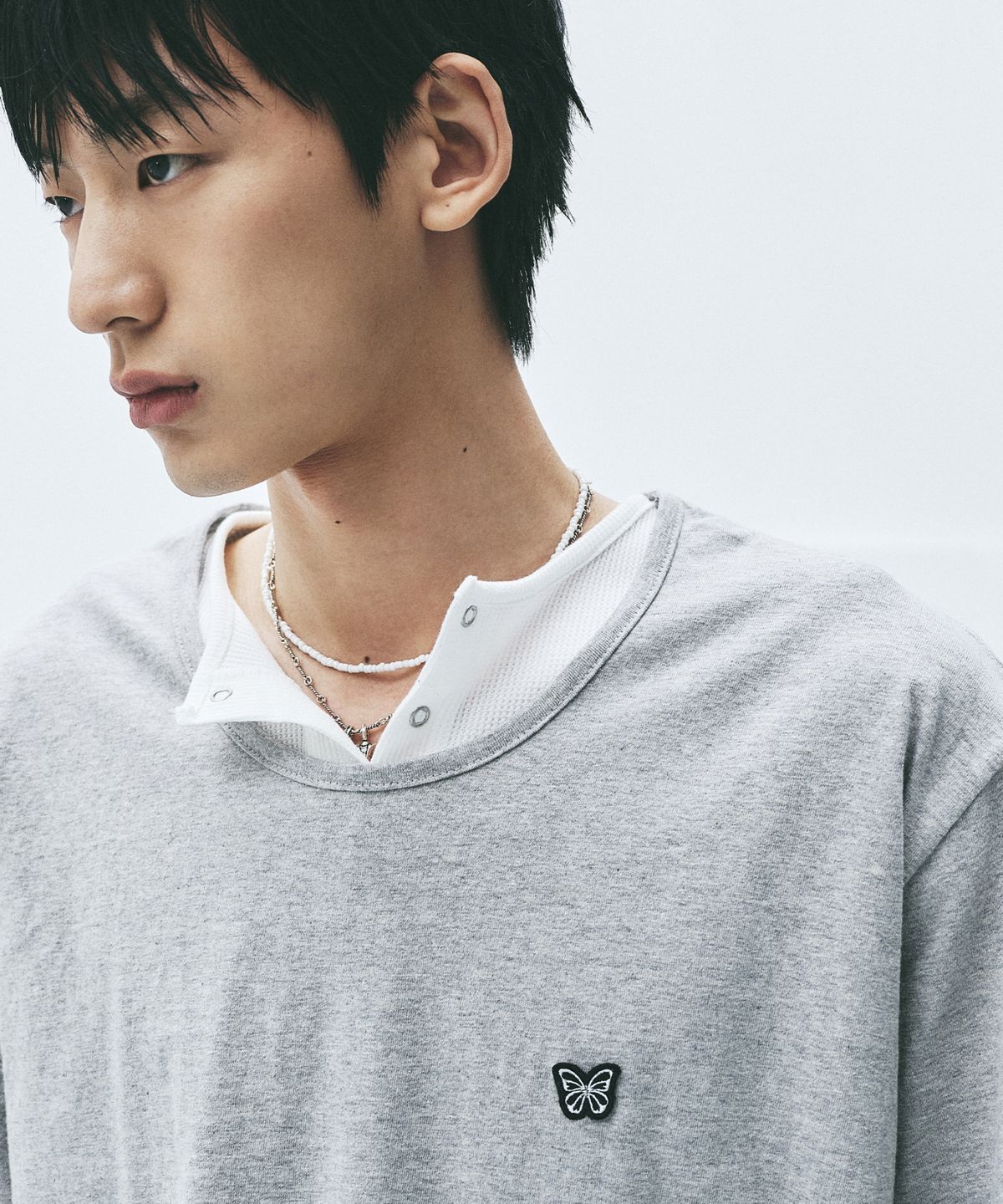 닉앤니콜(NICK&NICOLE) FLUID BUTTERFLY SLIT T-SHIRT_GRAY