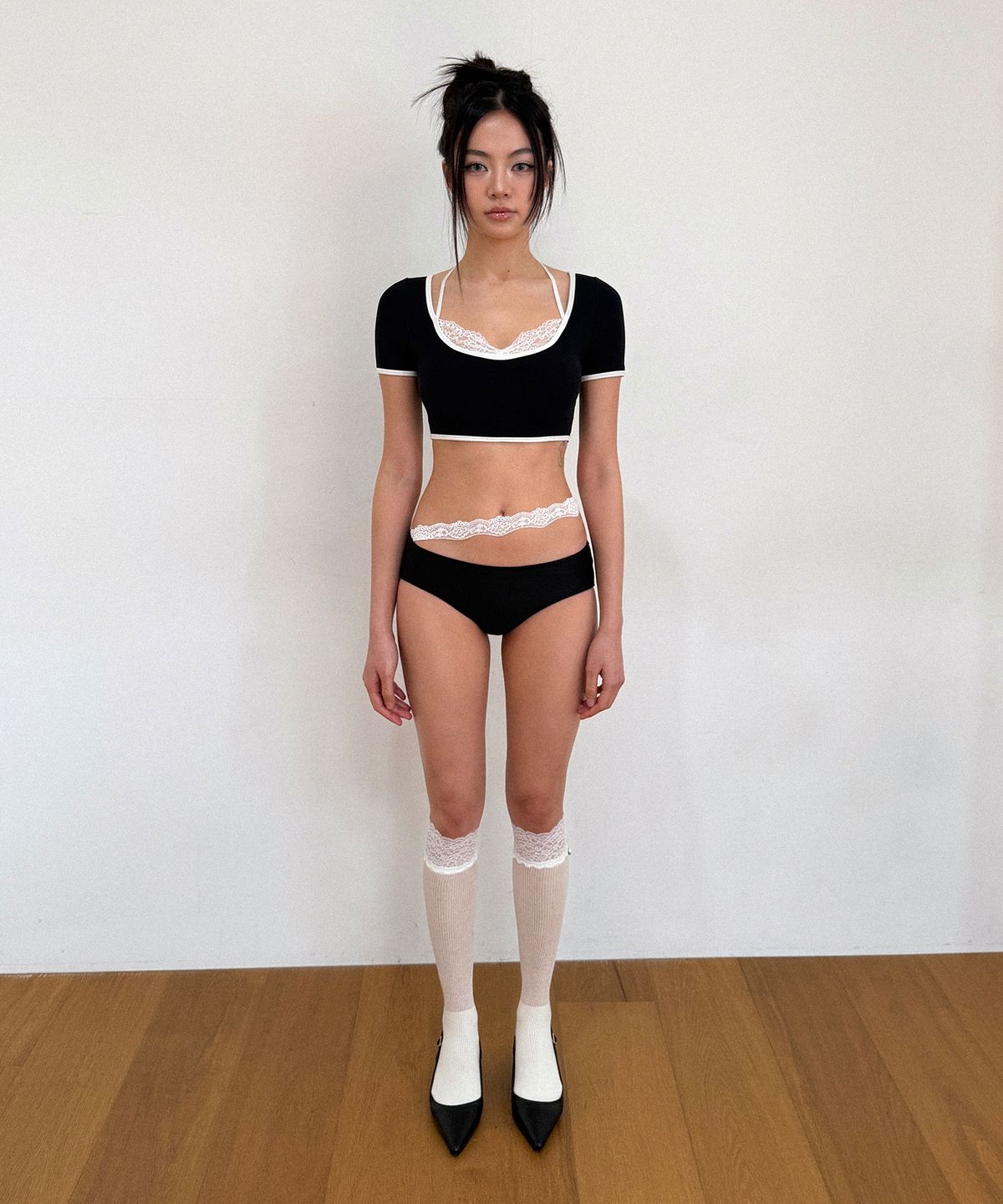 비나제이(VINAJ) 레이스 라인 클래식 홀터  숏 비키니브라 (Black)