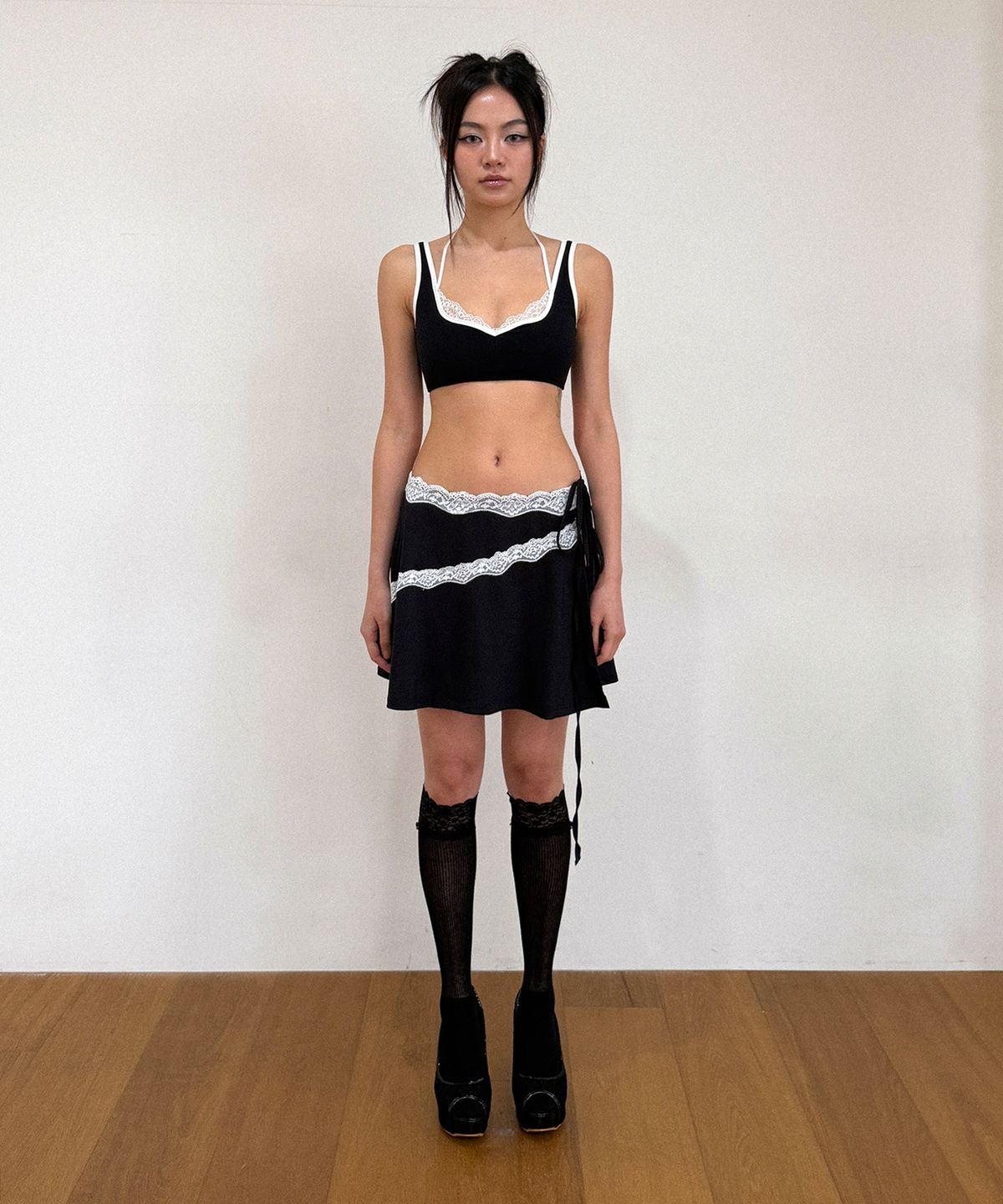 비나제이(VINAJ) 레이스 라인 하트스퀘어 홀터 비키니브라 (Black)