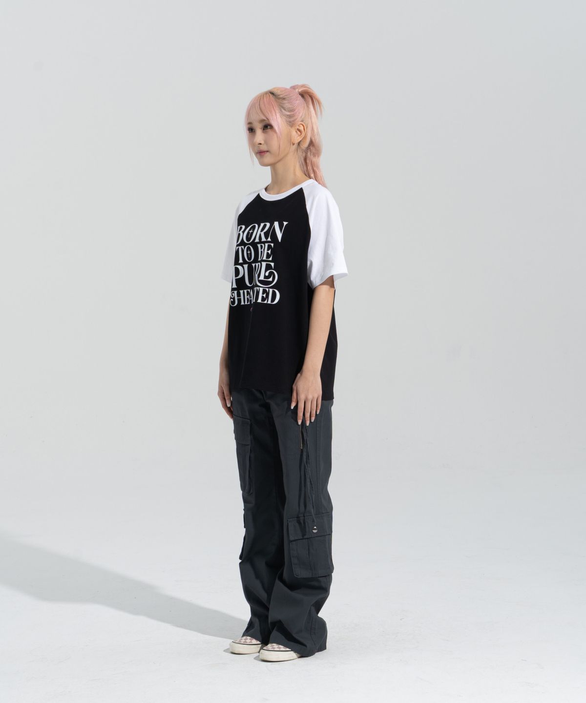 페이즈화이트(PHASEWHITE) [PHASE_4] PURE HEARTED RAGLAN SHORTSLEEVES _BLACK / 8802026-ST19