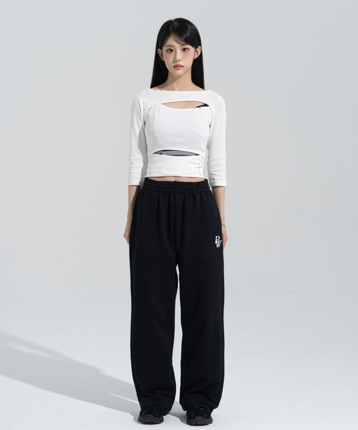 페이즈화이트(PHASEWHITE) [PHASE_4]  PW LOGO STRAIGHT SWEATPANTS _BLACK / 8802026-LP03