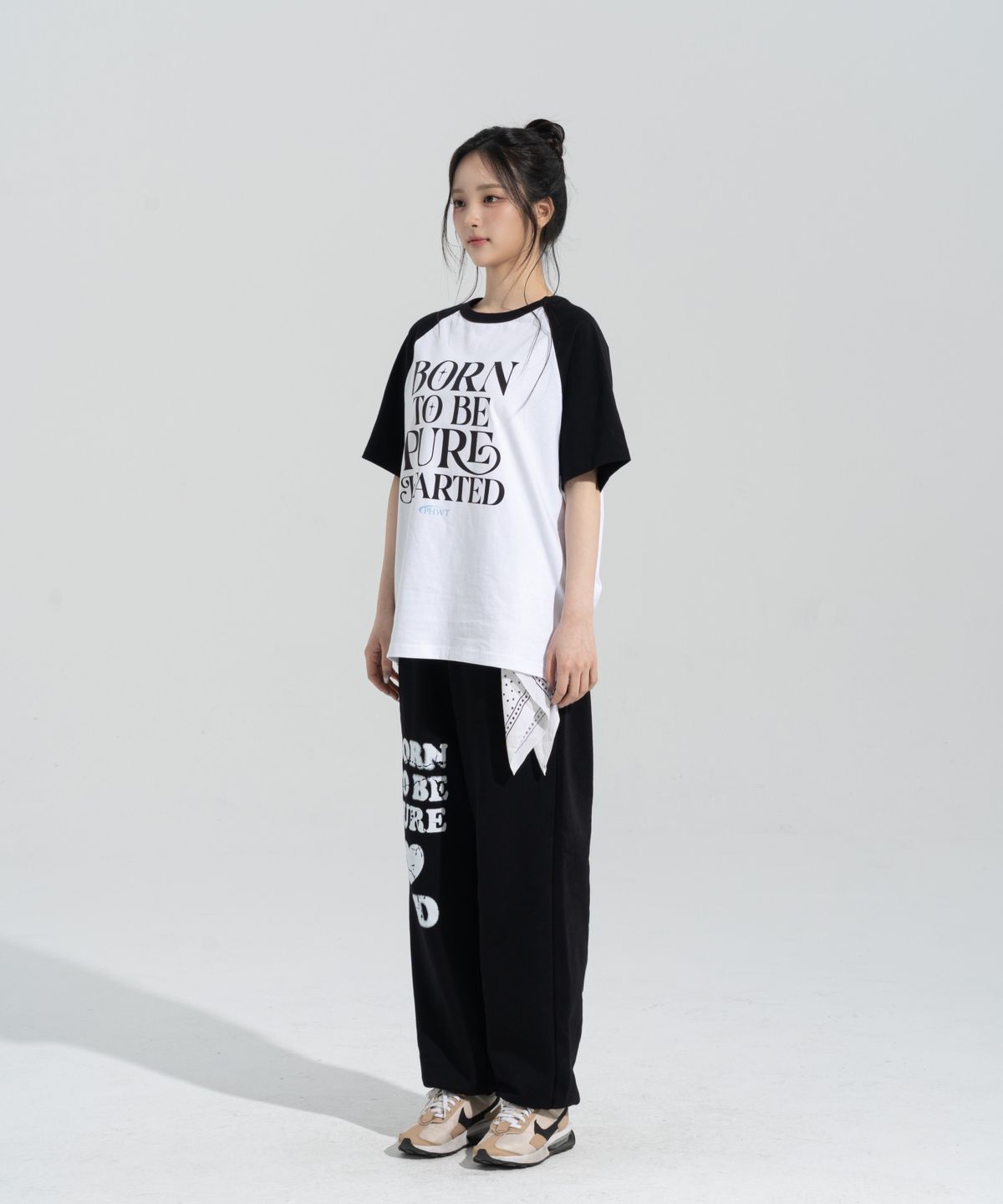 페이즈화이트(PHASEWHITE) [PHASE_4] GRUNGE HEART JOGGER SWEATPANTS _BLACK / 8802026-LP02