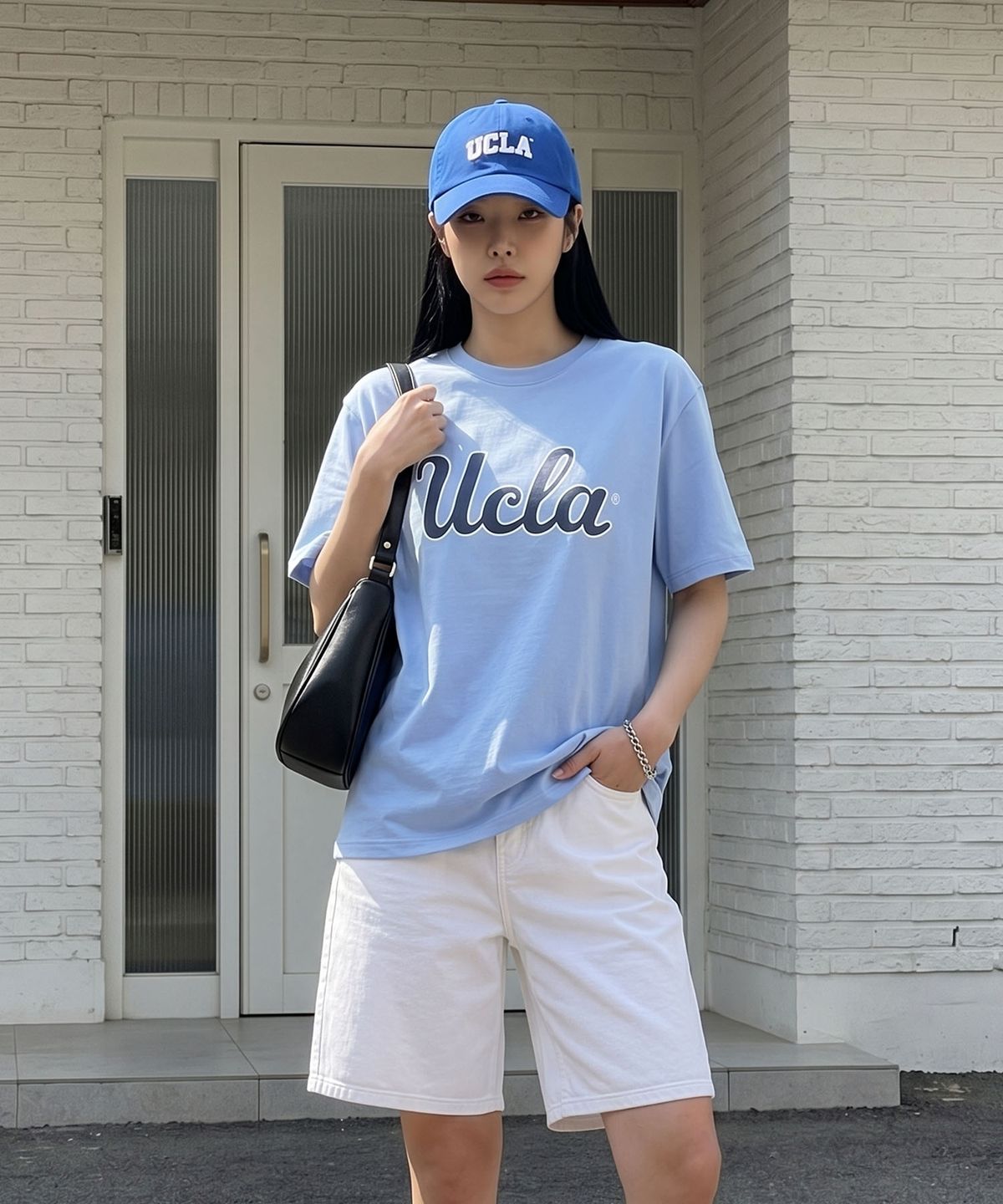 유씨엘에이(UCLA) 남녀공용 UCAL 스크리블 오버핏 티셔츠[SKY BLUE](UC6STA7)