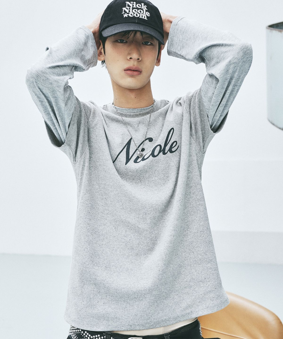 닉앤니콜(NICK&NICOLE) NICOLE LETTERING RIBBED SLIM T-SHIRT_GRAY