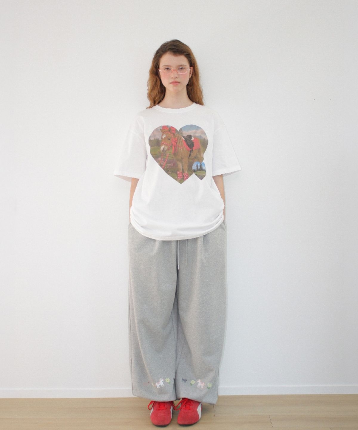 론론(RONRON) PONY HEART OVER FIT T SHIRT WHITE