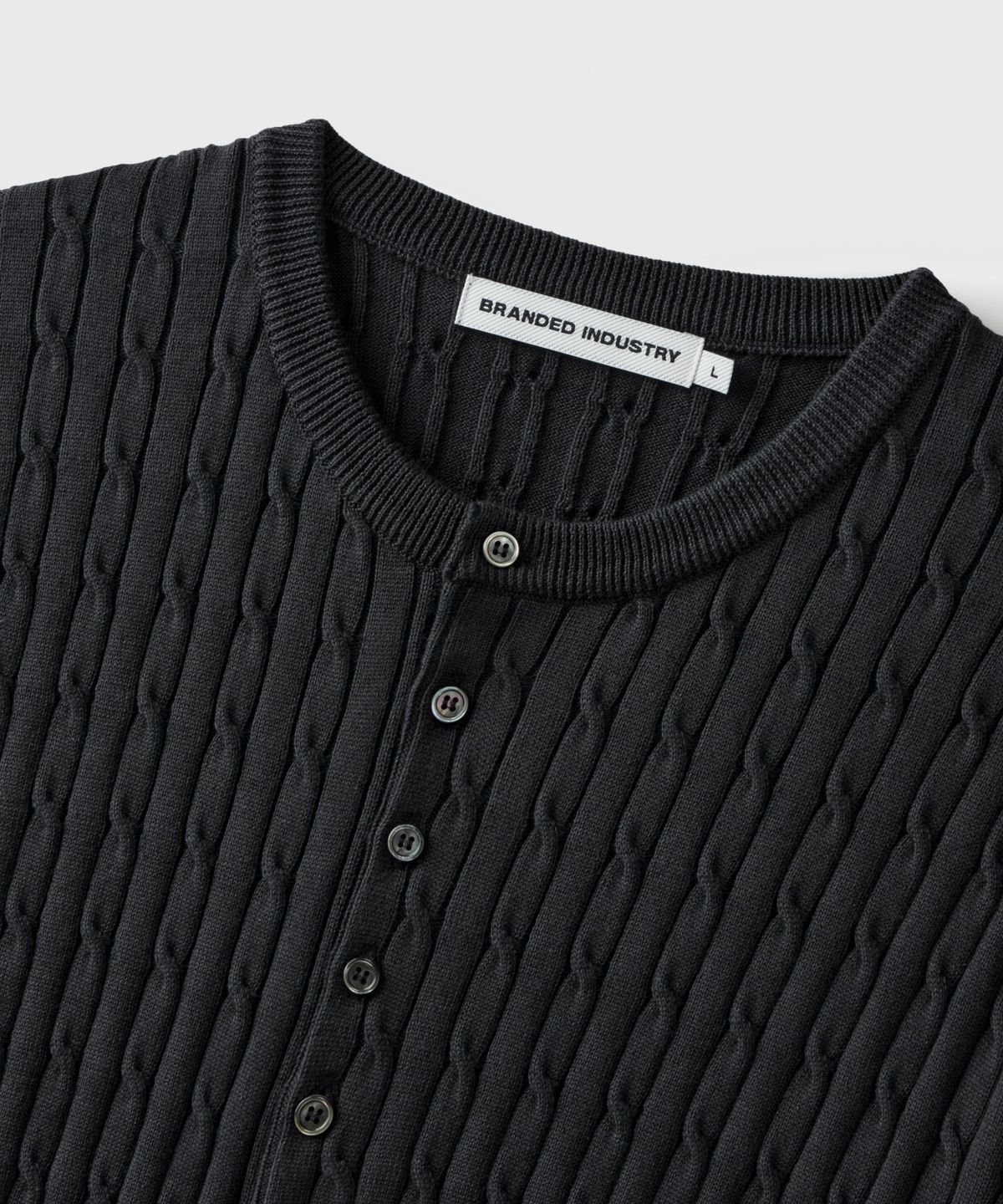 브랜디드(BRANDED) CABANA CABLE HENLEY NECK HALF KNIT [GRAPHITE]