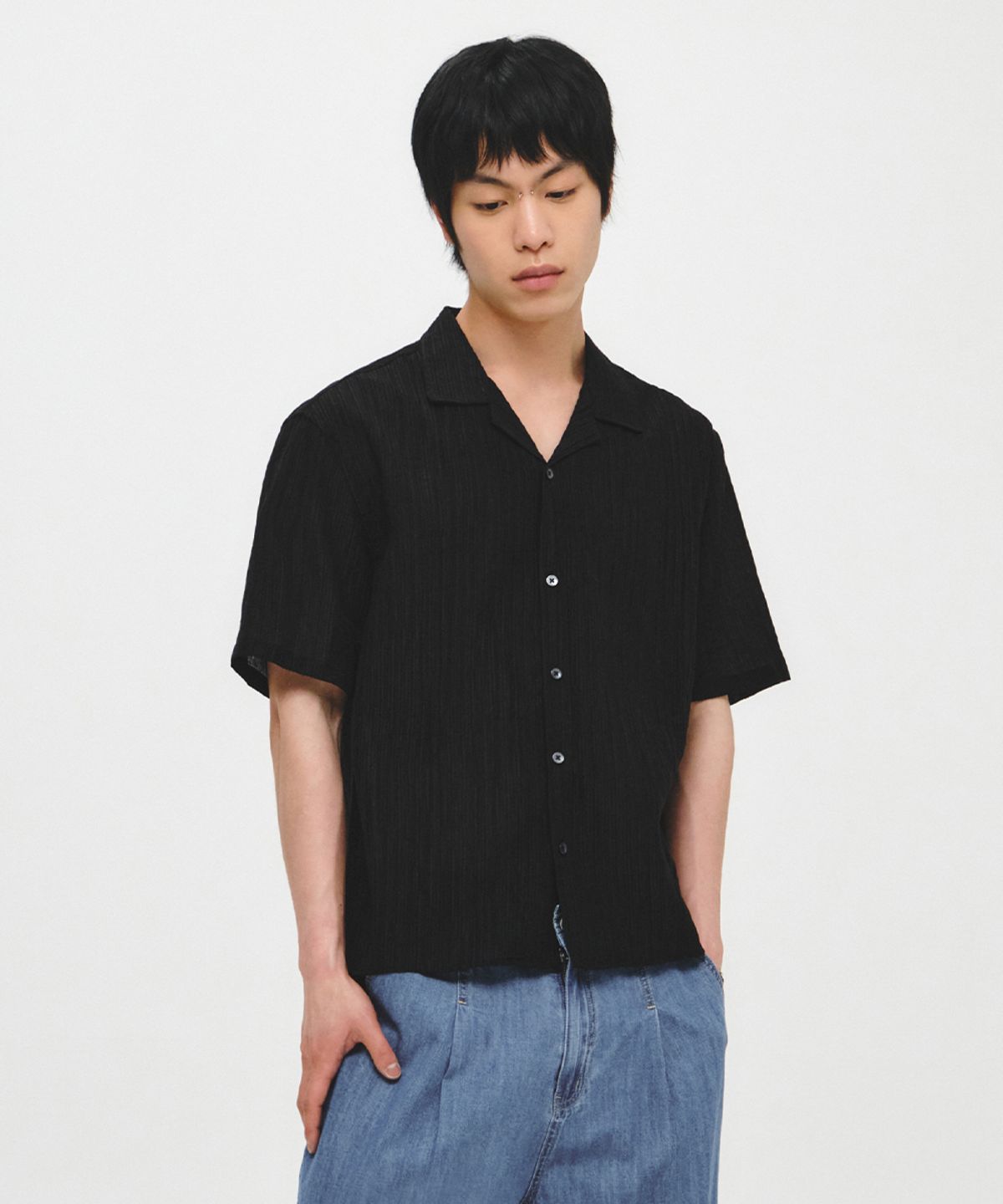 인템포무드(INTEMPOMOOD) 파인 라인 오픈 칼라 셔츠_블랙