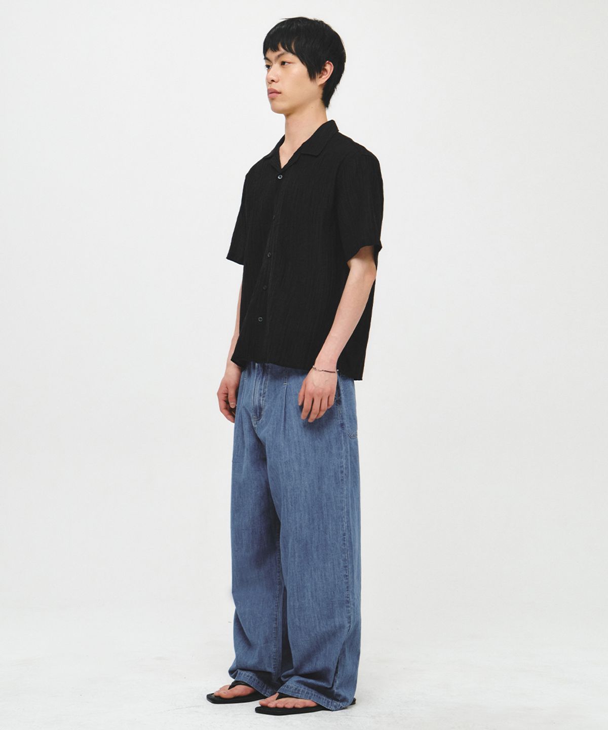 인템포무드(INTEMPOMOOD) 파인 라인 오픈 칼라 셔츠_블랙