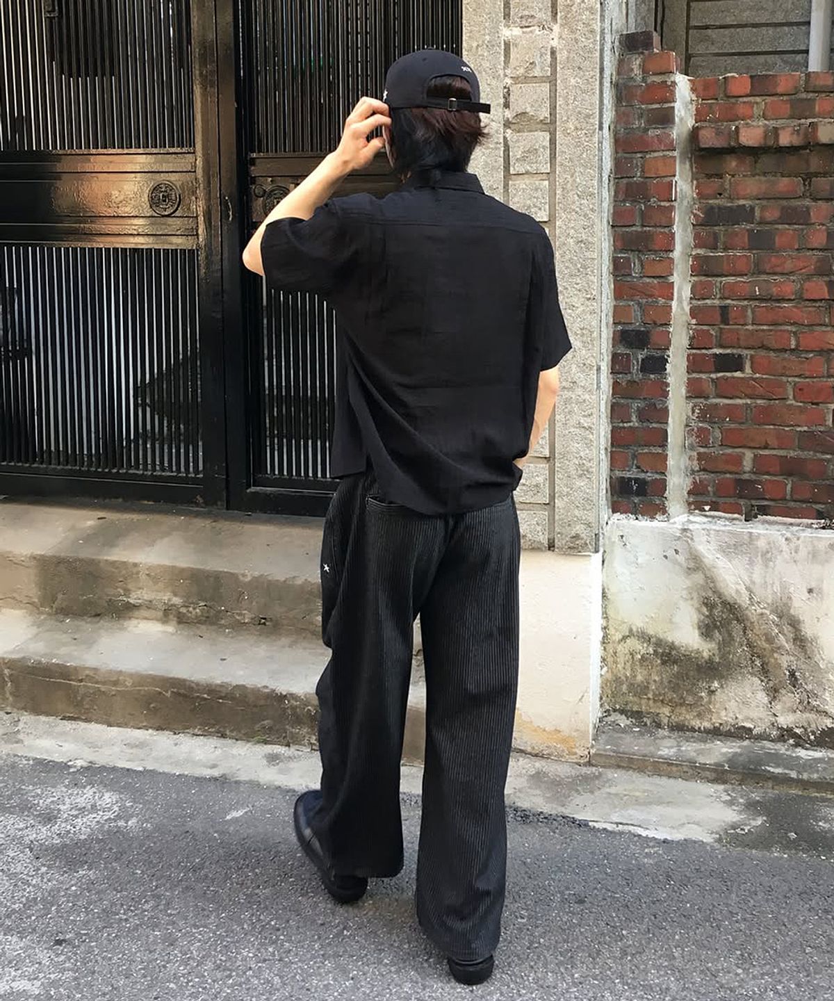 인템포무드(INTEMPOMOOD) 파인 라인 오픈 칼라 셔츠_블랙
