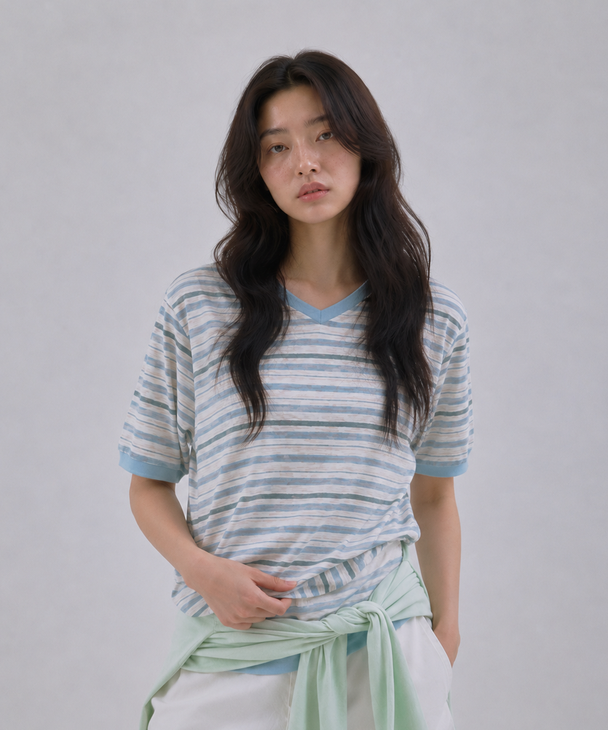 사유(SAYUU) 마일드 스트라이프 브이넥 반팔 풀오버 라이트 블루