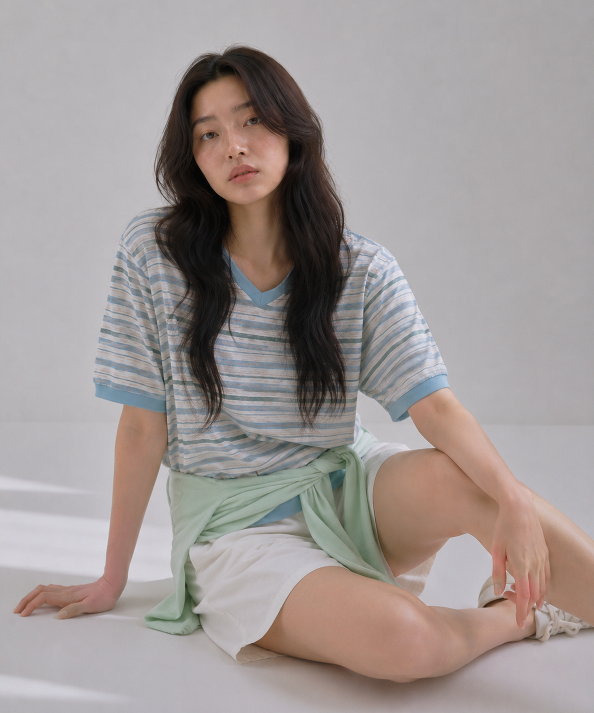 사유(SAYUU) 마일드 스트라이프 브이넥 반팔 풀오버 라이트 블루
