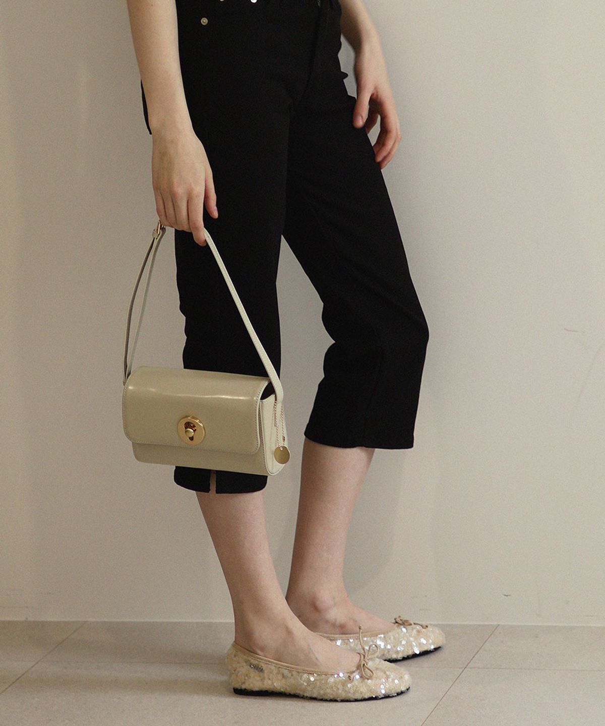 옴니포턴트(OMNIPOTENT) Momentum Flap bag Gold ver. 2colors
