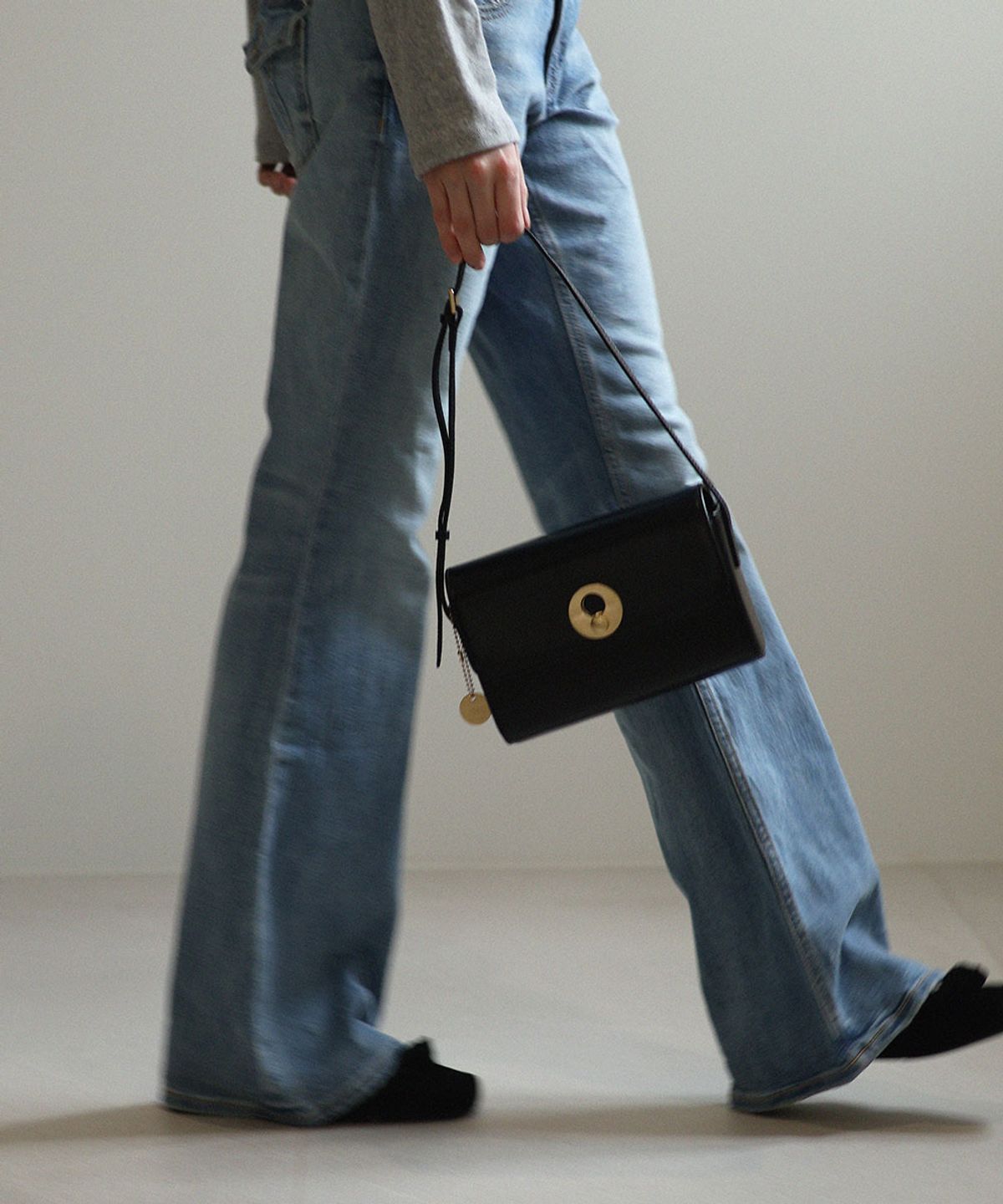 옴니포턴트(OMNIPOTENT) Momentum Flap bag Gold ver. 2colors