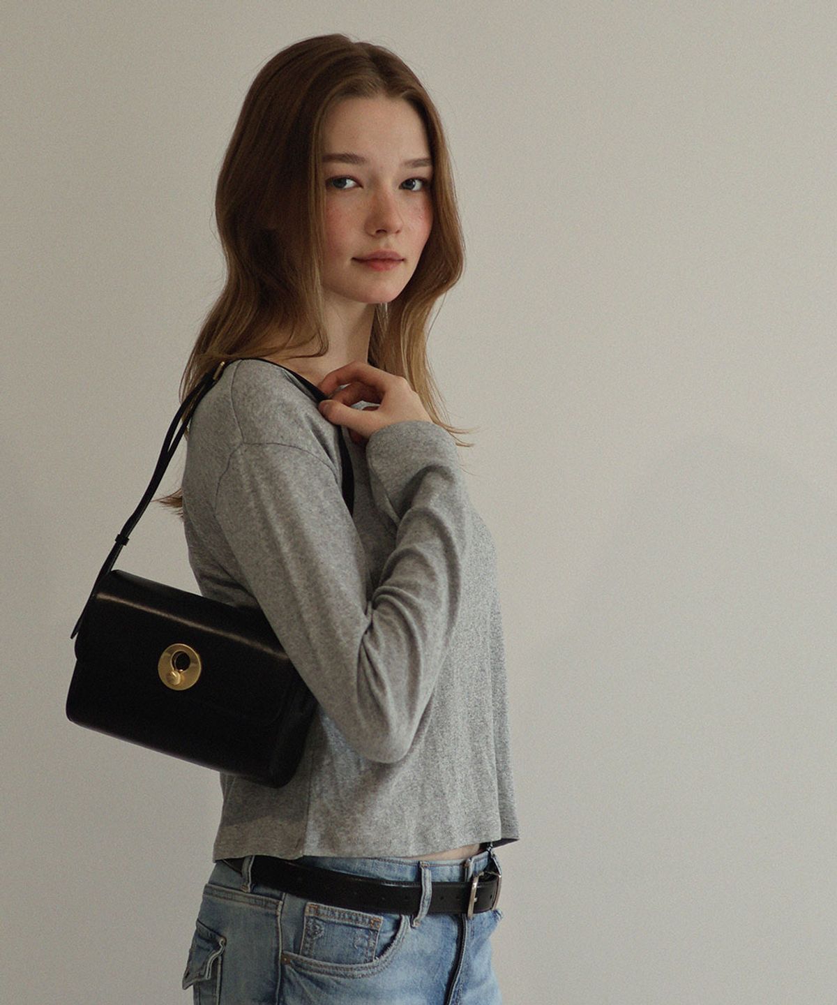 옴니포턴트(OMNIPOTENT) Momentum Flap bag Gold ver. 2colors