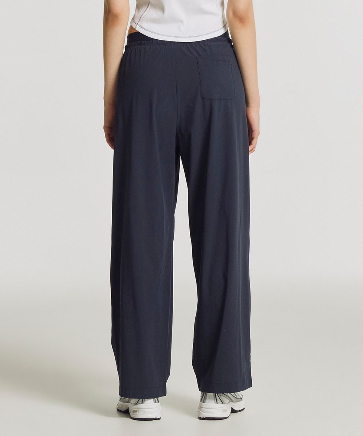뉴발란스(NEW BALANCE) NBNTG3W712 / WOMEN FROZEN 에어 스트레치 오버 와이드팬츠 (NAVY)