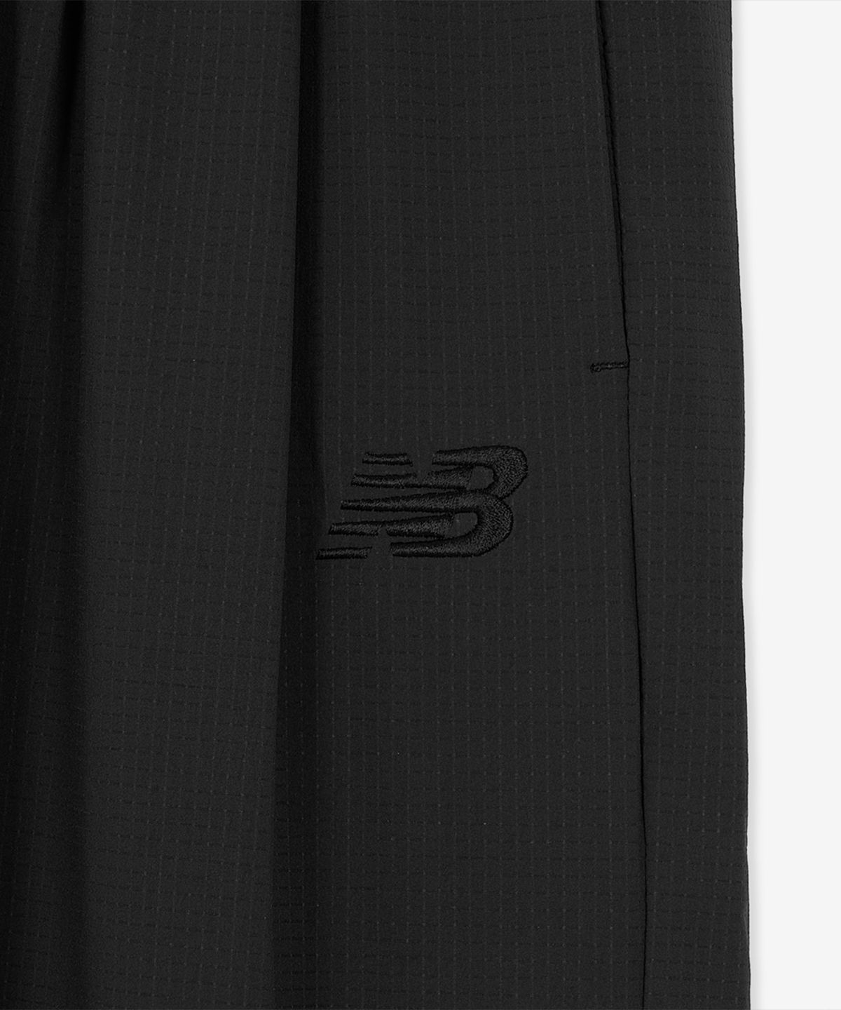뉴발란스(NEW BALANCE) NBNTG3W712 / WOMEN FROZEN 에어 스트레치 오버 와이드팬츠 (BLACK)