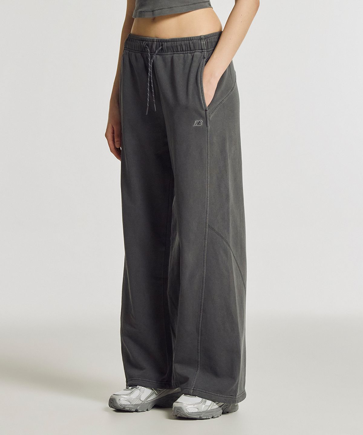 뉴발란스(NEW BALANCE) NBMLG2W442 / WOMEN 썸머 경량 니트 다잉 오버 와이드 팬츠 (DYEING CHARCOAL)