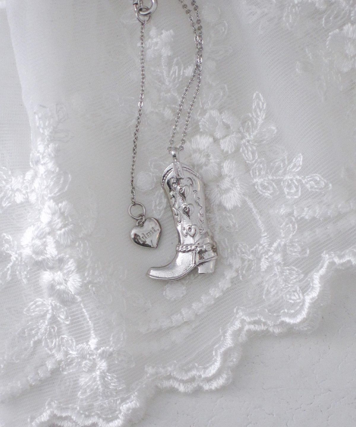 잇더즌매터(IT DOESN'T MATTER) Click heart boot necklace