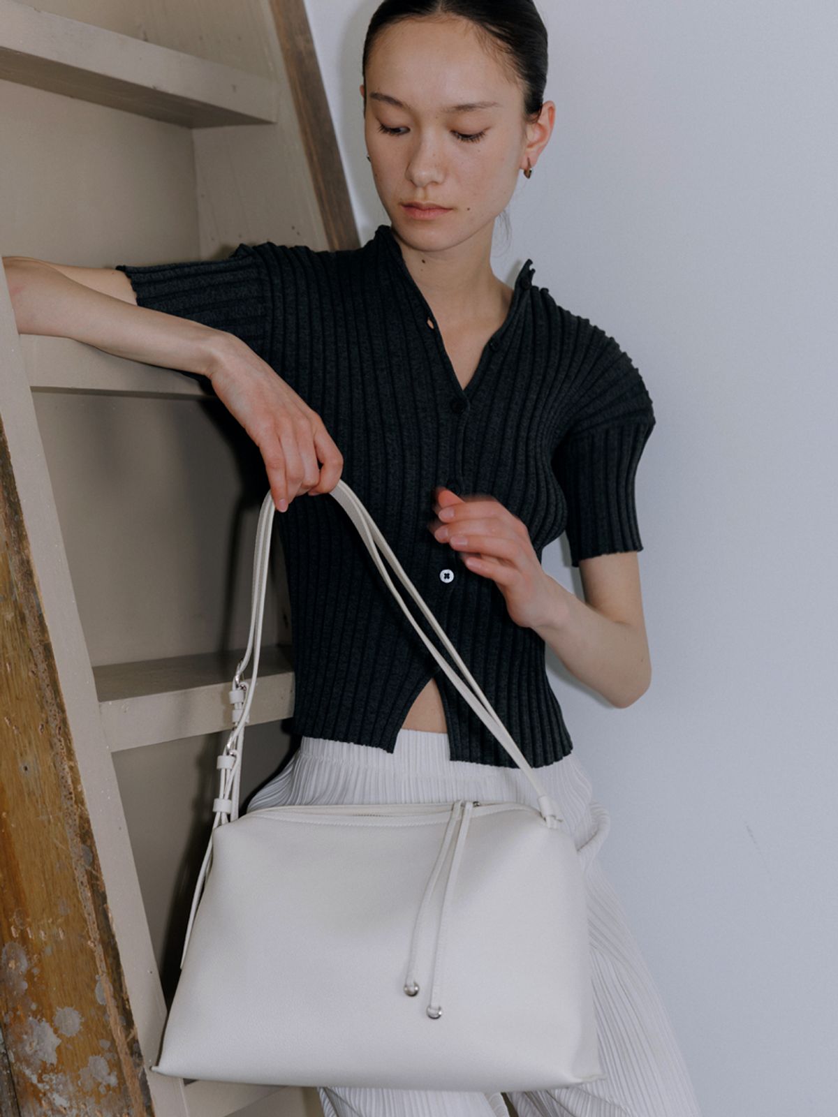 드메리엘(DEMERIEL) Lucy Hobo Bag Ivory
