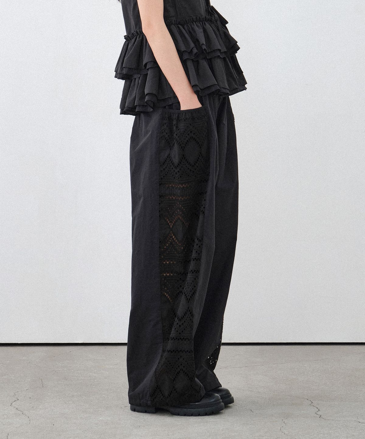 힐리먼트(HELEMENT) 여성 아일렛 와이드팬츠 (BLACK)