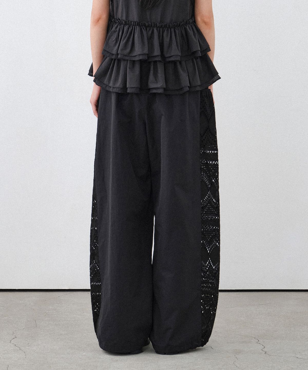 힐리먼트(HELEMENT) 여성 아일렛 와이드팬츠 (BLACK)