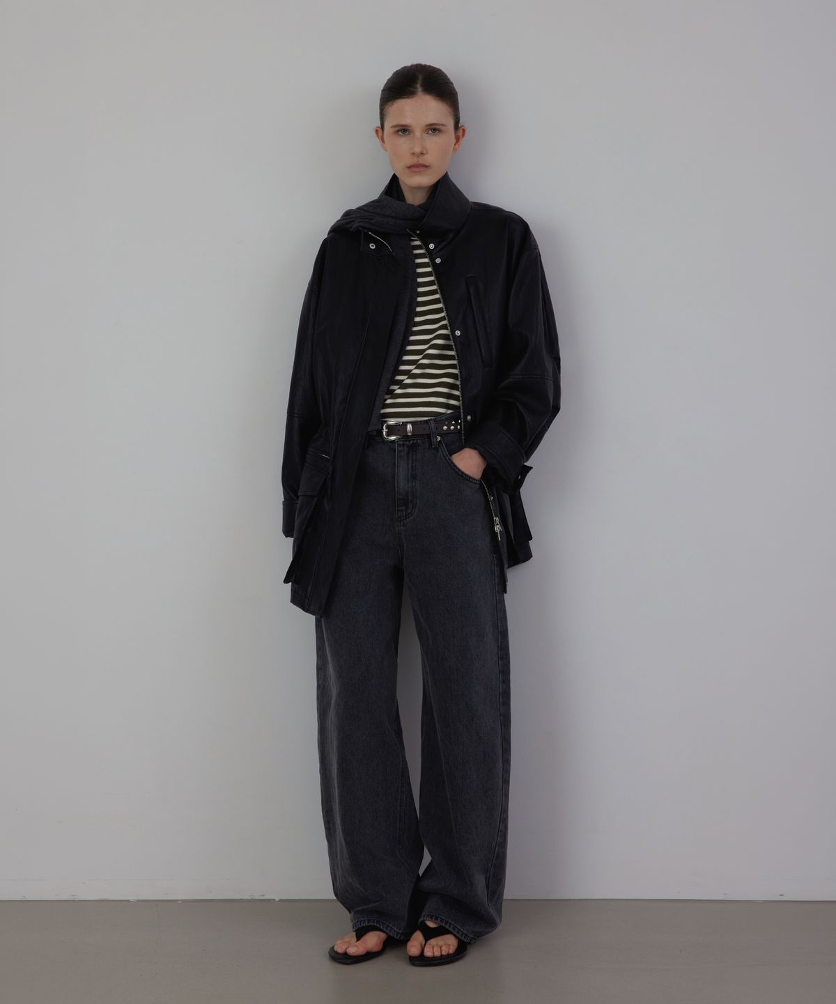 퀸스래빗(Q'SRB) Edit Curved Silhouette Denim Pants_Dark Gray_4colors