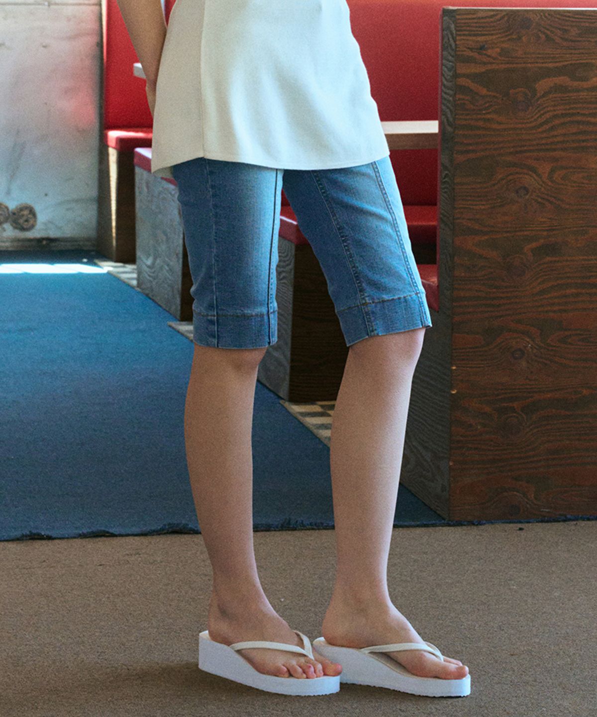 에르에르(ERER) Seamed Capri Denim Pants Blue