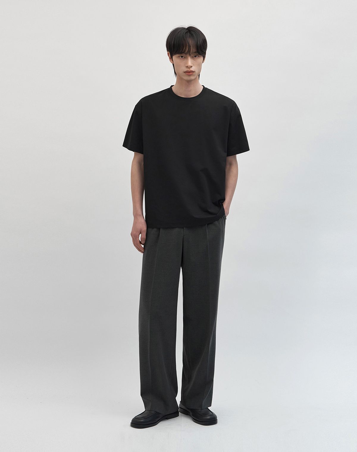 워크온바디오프(WORK ON BODY OFF) (레귤러) 에어빗 쿨링 솔리드 세미 오버핏 반팔 티셔츠 [블랙]
