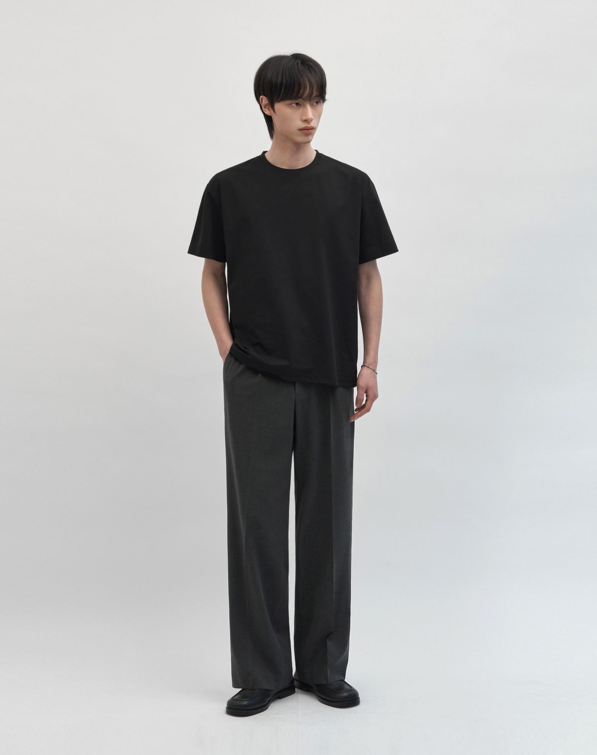 워크온바디오프(WORK ON BODY OFF) (레귤러) 에어빗 쿨링 솔리드 세미 오버핏 반팔 티셔츠 [블랙]