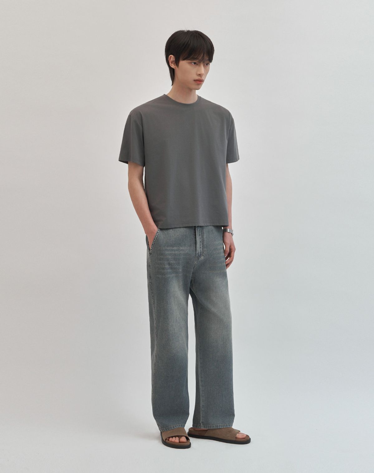 워크온바디오프(WORK ON BODY OFF) (크롭) 에어빗 쿨링 솔리드 세미 오버핏 반팔 티셔츠 [차콜]