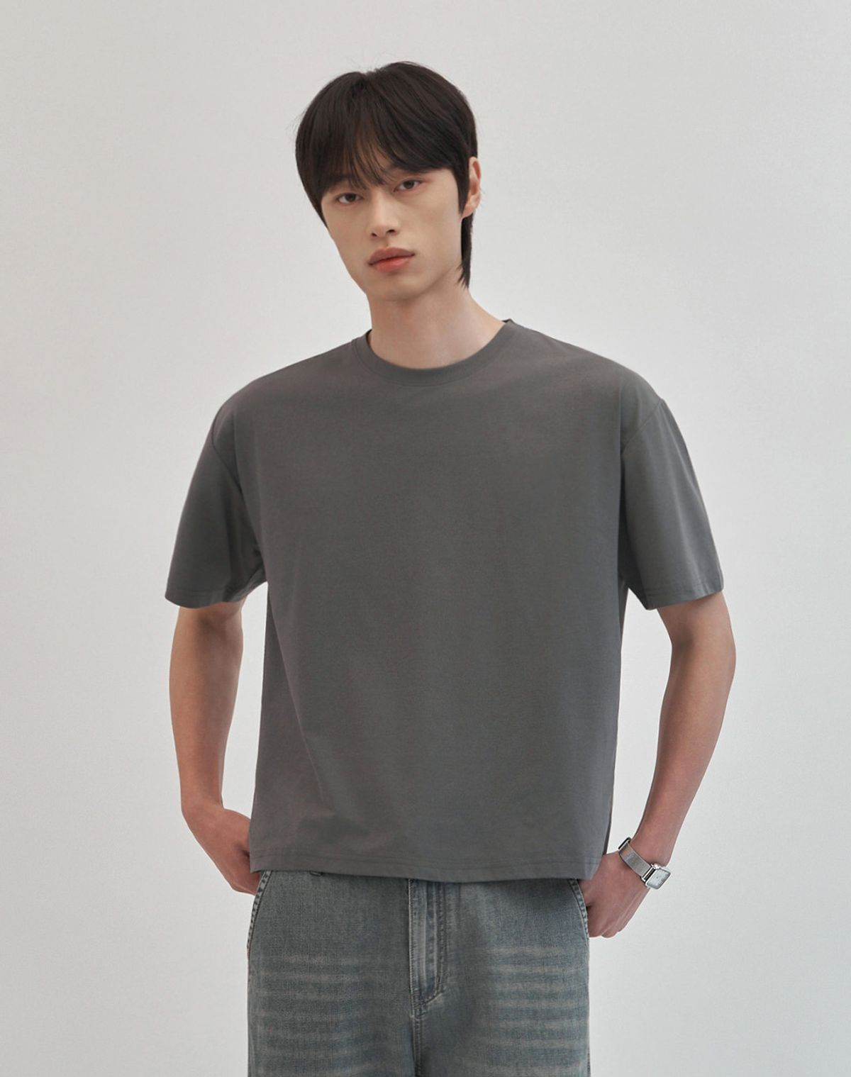 워크온바디오프(WORK ON BODY OFF) (크롭) 에어빗 쿨링 솔리드 세미 오버핏 반팔 티셔츠 [차콜]