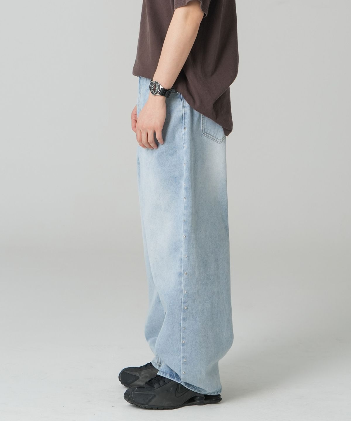 락트개러지(ROCKED GARAGE) [UNISEX] 콜마르 사이드 라인 스터드 징 벌룬 와이드핏 워싱 데님 팬츠 [연청]