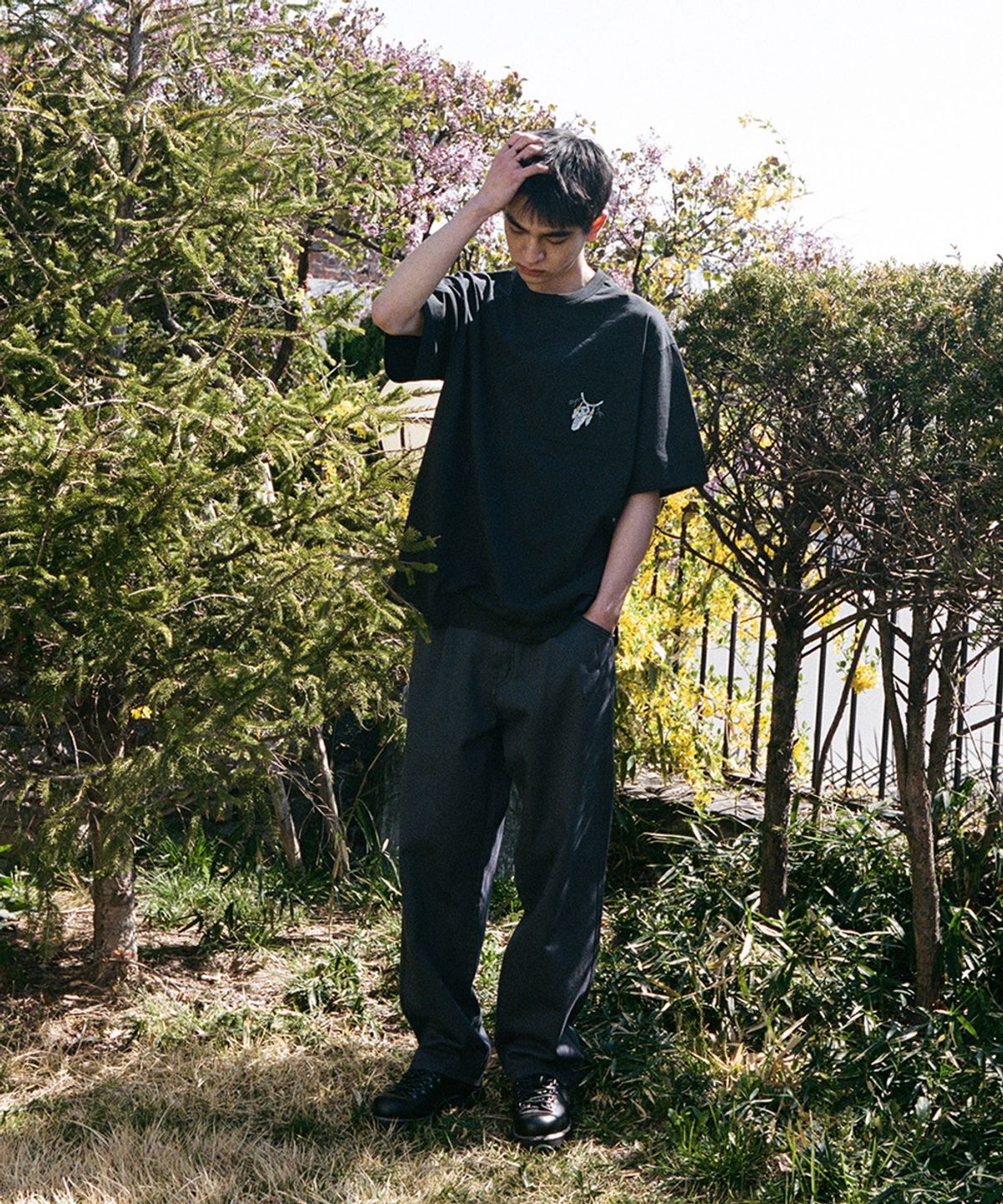 홀리선(HORLISUN) Lawrence Short Embroidery T-shirt - Eagle talon & Feather Black