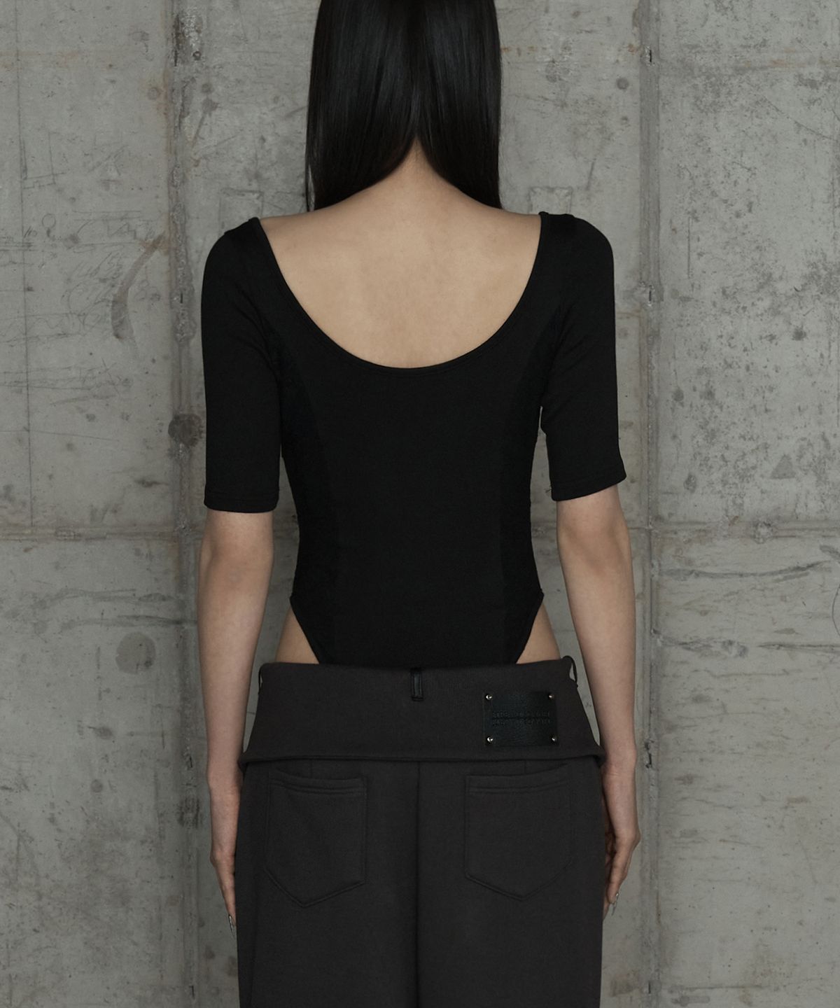 에트오소메(ETRE AU SOMMET) Bust Line Lace Bodysuit (Black)