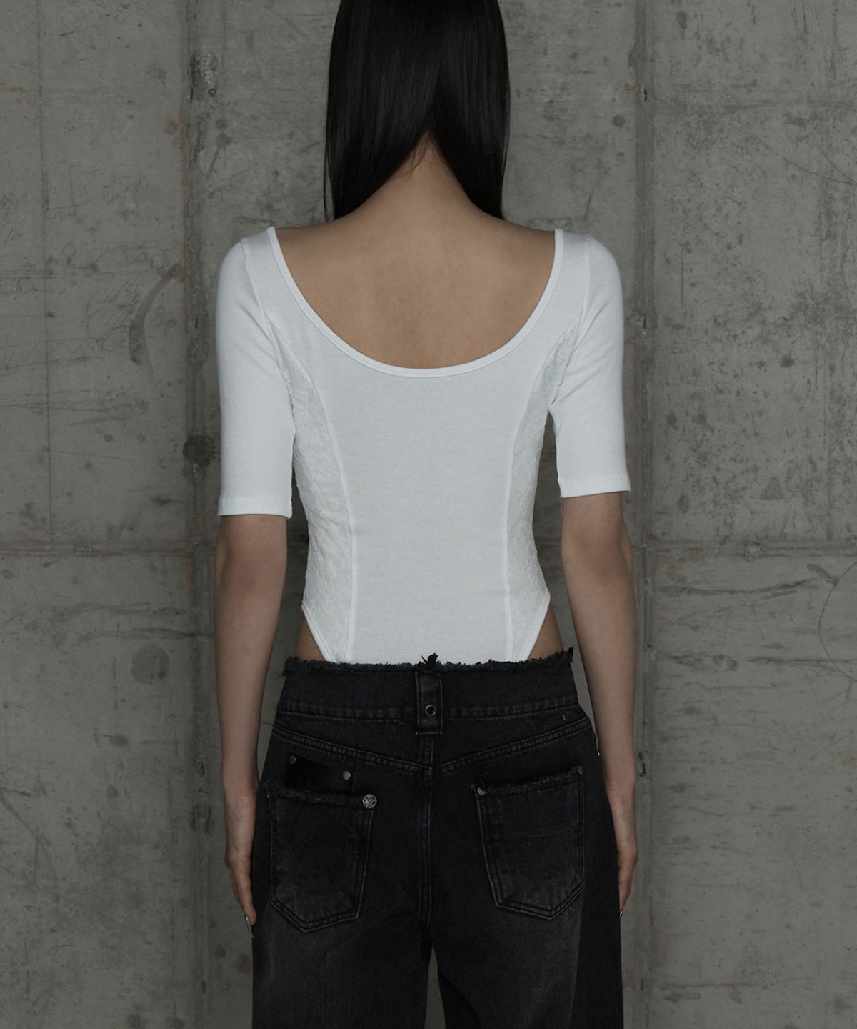 에트오소메(ETRE AU SOMMET) Bust Line Lace Bodysuit (White)
