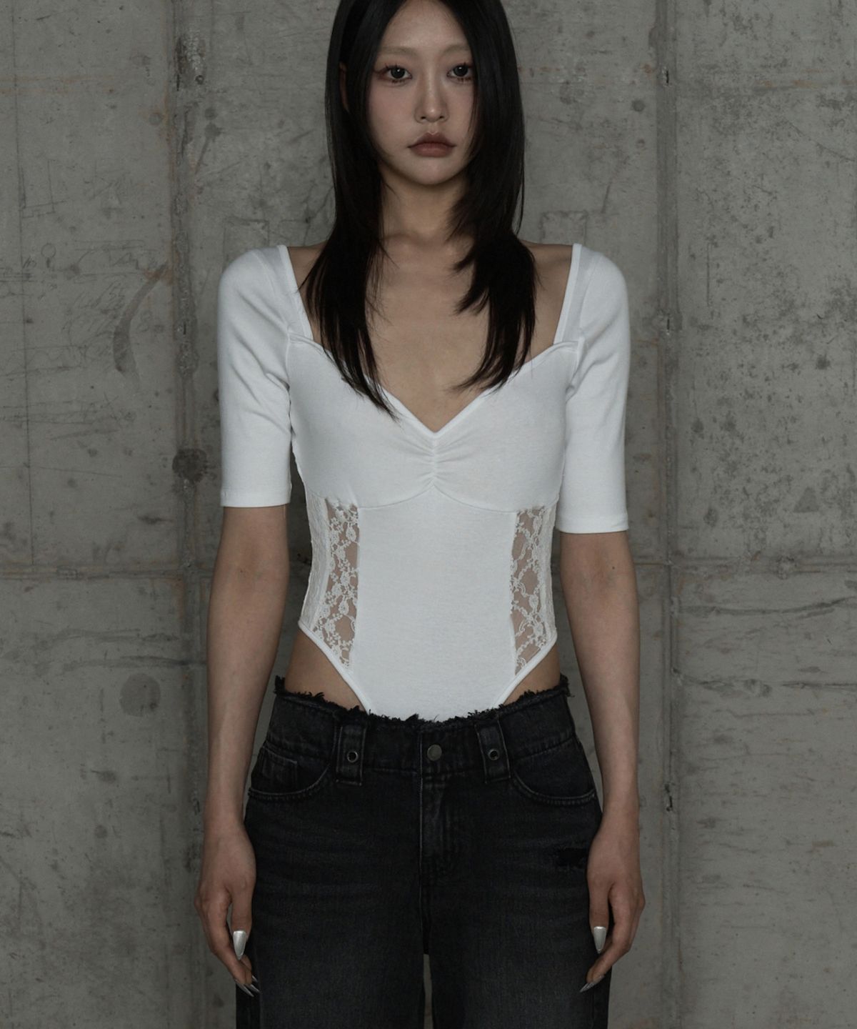 에트오소메(ETRE AU SOMMET) Bust Line Lace Bodysuit (White)