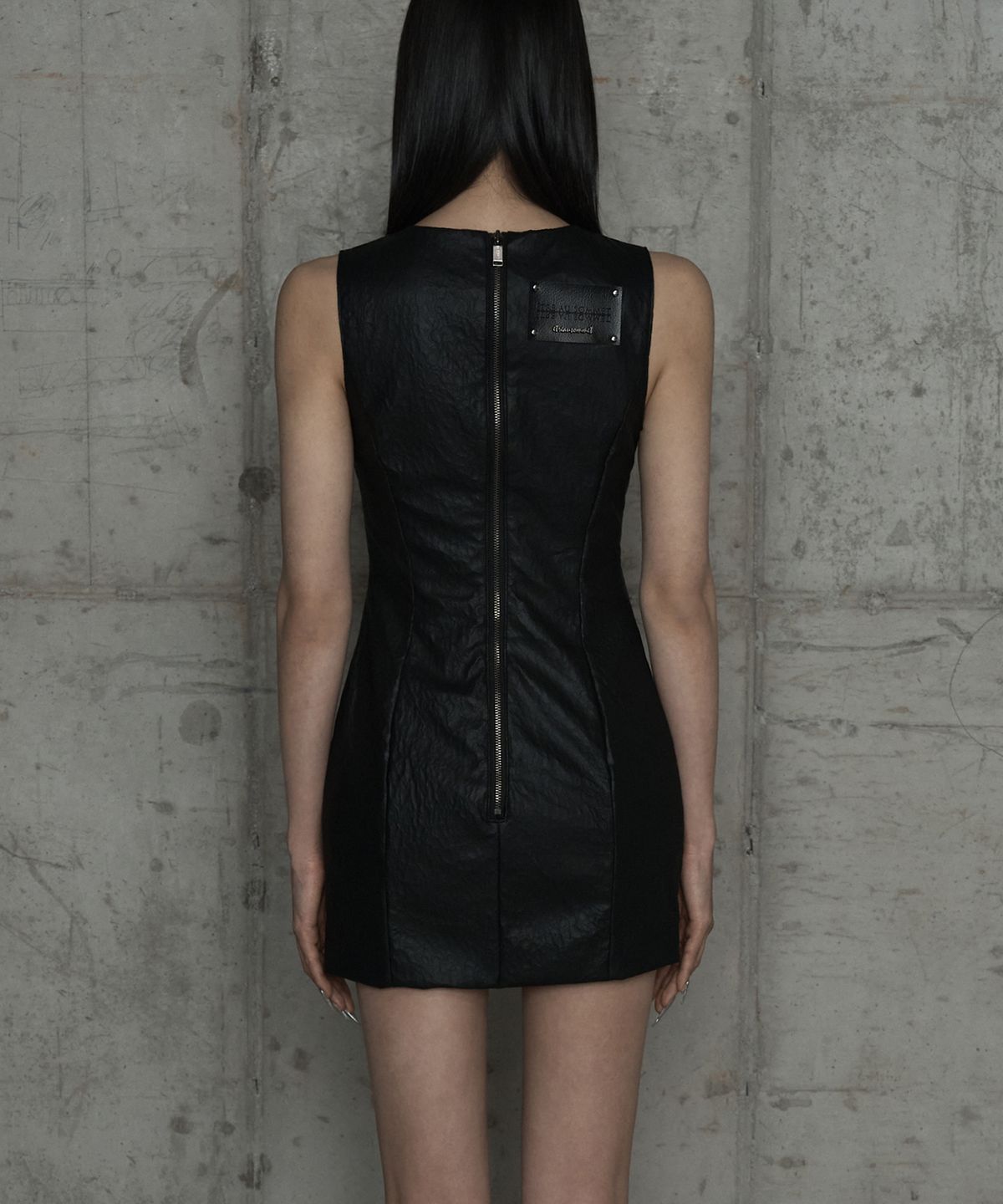 에트오소메(ETRE AU SOMMET) Corset Panel Leather One-Piece (Black)