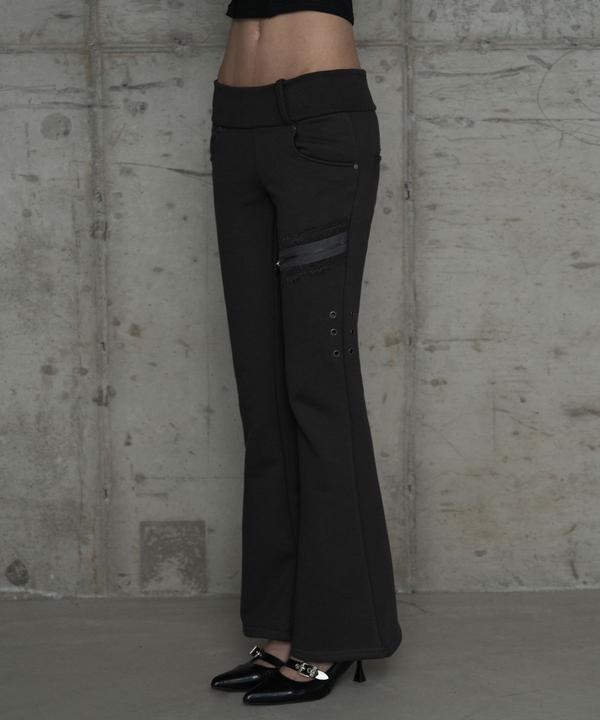 에트오소메(ETRE AU SOMMET) Lace Zipper Layer Bootcut Pants (Dark Gray)